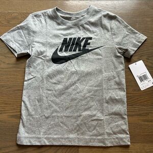 NWT Nike Boys Shirt size 6